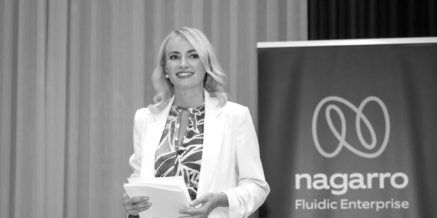 Carola Wachholder moderiert eine Fachkonferenz